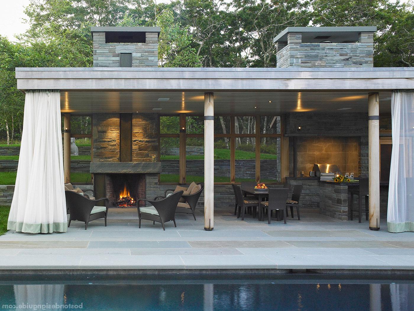 Jill Neubauer建筑事务所设计的带壁炉的海滨泳池住宅