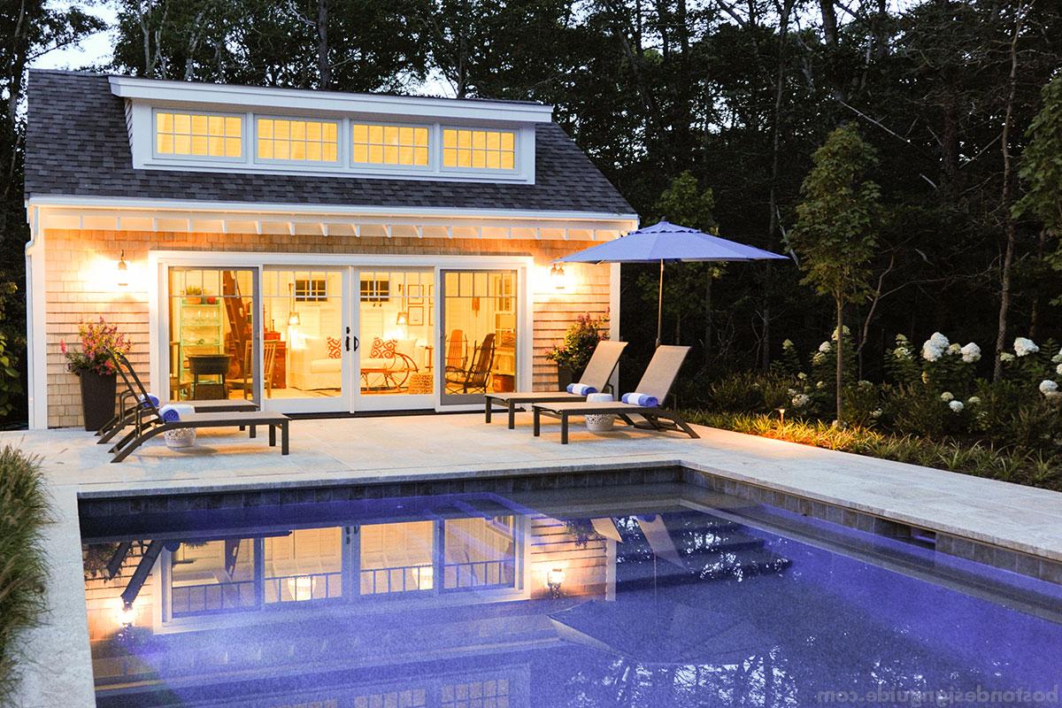 科德角泳池屋由盐体系结构设计，泳池露台由伯尼斯·沃勒风景画设计